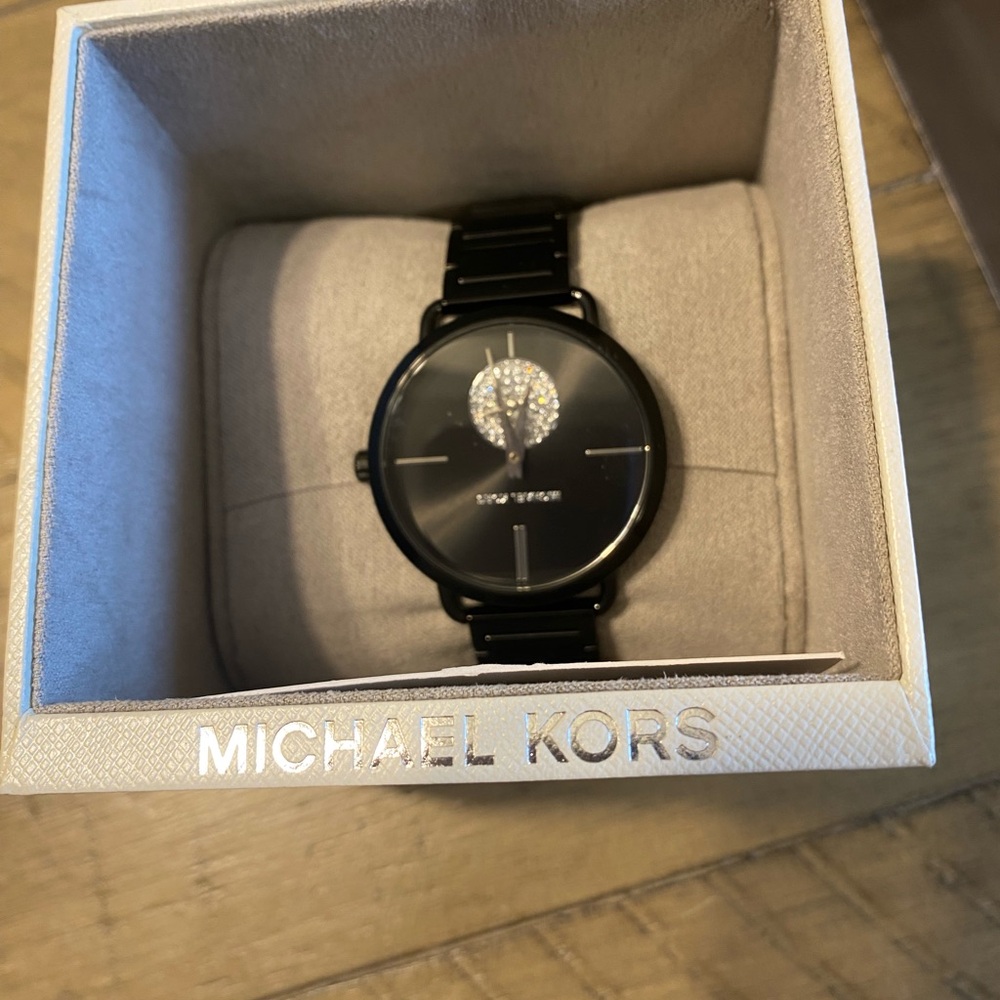 Michael Kors Black Modern Watch with Sleek Design